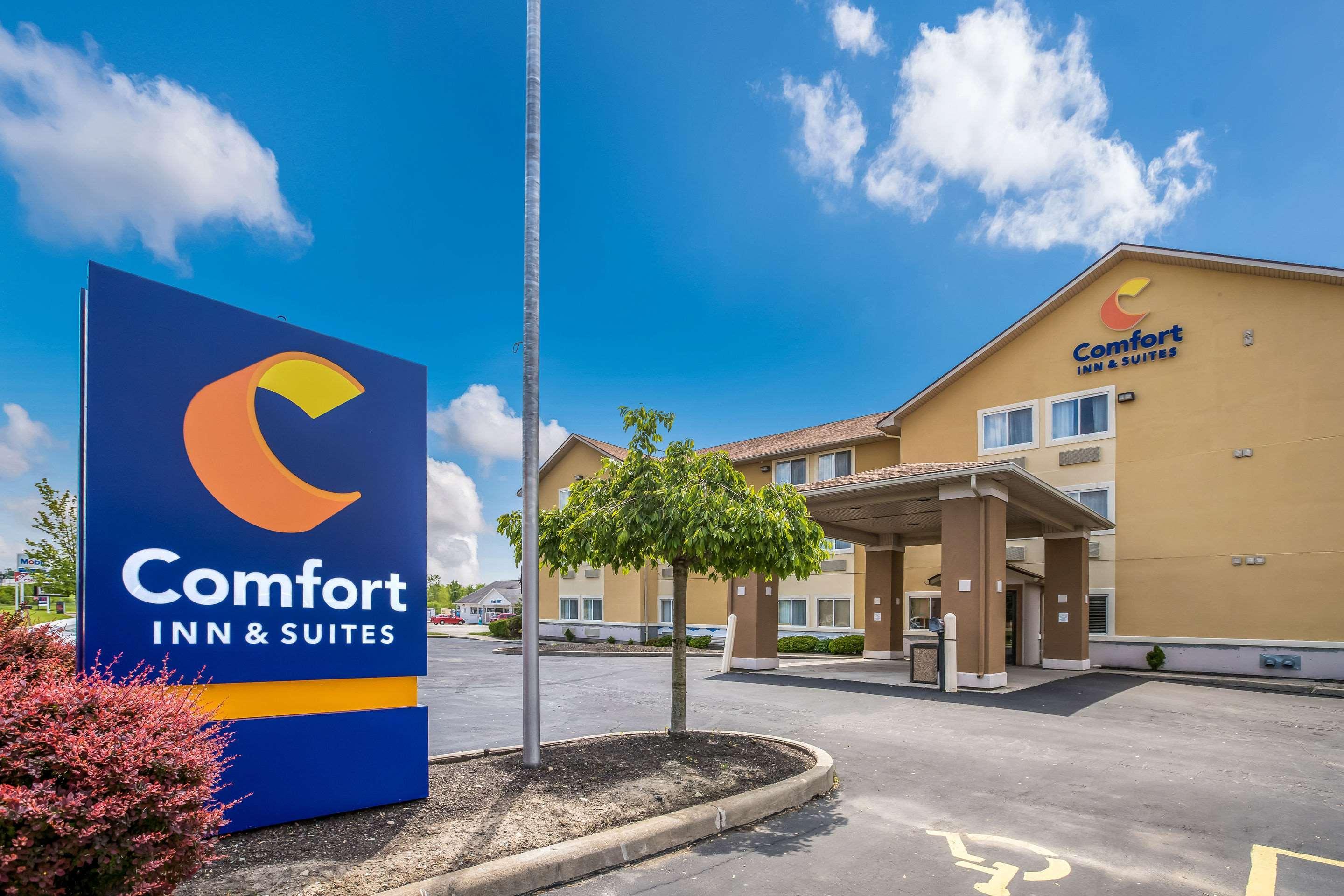 Comfort Inn & Suites Fairborn Near Wright Patterson Afb Exterior photo